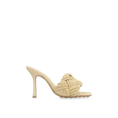 Bottega Veneta ベージュのローファー Lido Raffia Mules